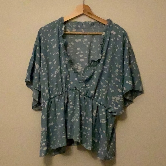 Tops - Blue V-neck flutter sleeve blouse with ruffled style